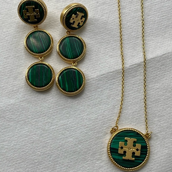 Tory Burch Emerald Green Medallion Necklace - Picture 11 of 11